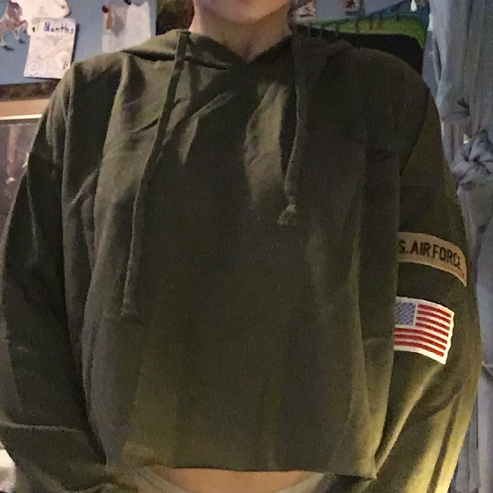 Crop top sweatshirt with hoodie